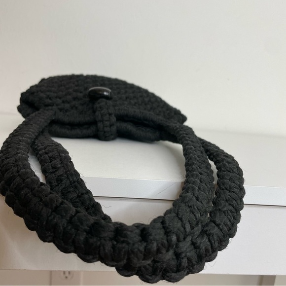 Vintage 90s/Y2K black macramé crochet purse with wooden bead closure - Picture 14 of 17